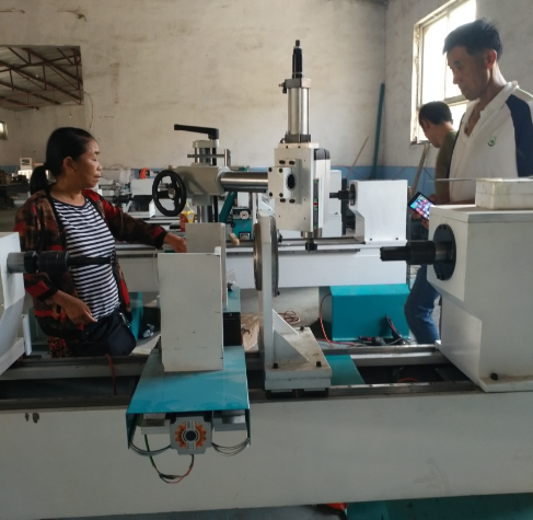 客戶參觀天驕數(shù)控木工車床 客戶參觀天驕數(shù)控木工車床